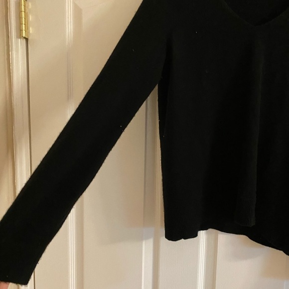 Theory / Adrianna black 100% Cashmere V-Neck Sweater classic small S - Picture 7 of 10